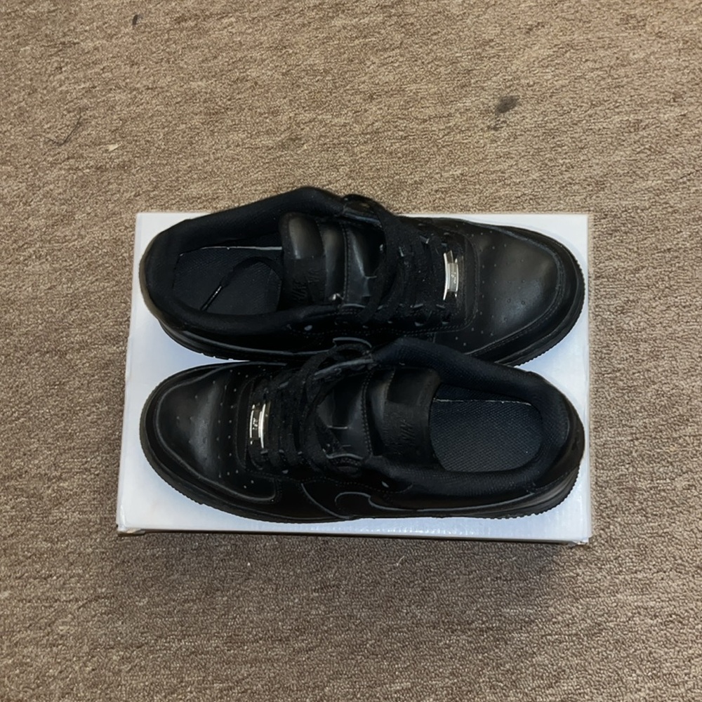 Black Air Force 1's - Picture 2 of 4